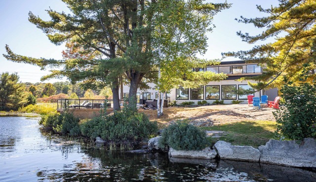 Stunning Luxury Cottage on Oastler Lake