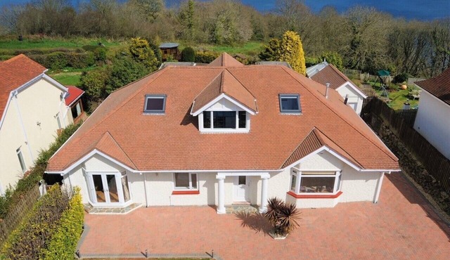 Stunning Luxury Detached Coastal Home With Exclusive Sea Views.+Luxury Hot Tub