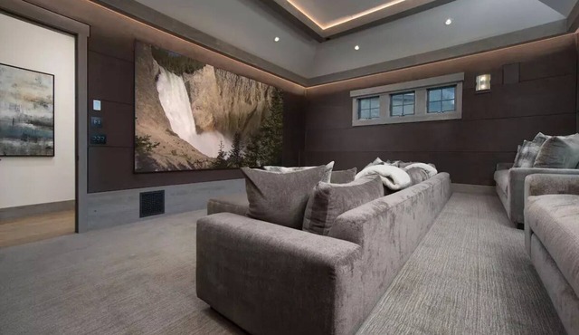 Stunning Luxury Estate 3 minutes from the Gondola and Jackson Hole Ski Resort