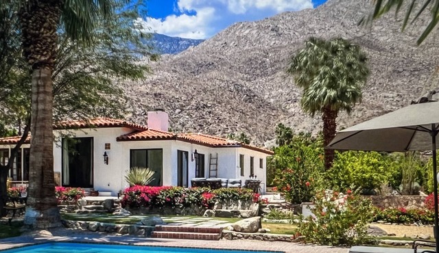 STUNNING LUXURY ESTATE IN THE EXCLUSIVE MESA AREA OF PALM SPRINGS