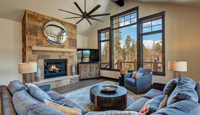 Stunning Luxury Home with Private Hot Tub!