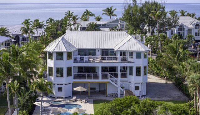 Stunning Luxury Home with Stunning Water Views