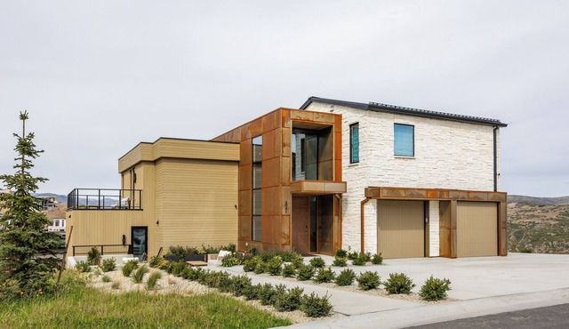 Stunning Luxury Interiors, Jordanelle Views, Private Hot Tub, Sauna, Elite Locale!