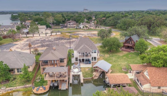 Stunning Luxury Lake Home with Waterfront & Fire Pit!