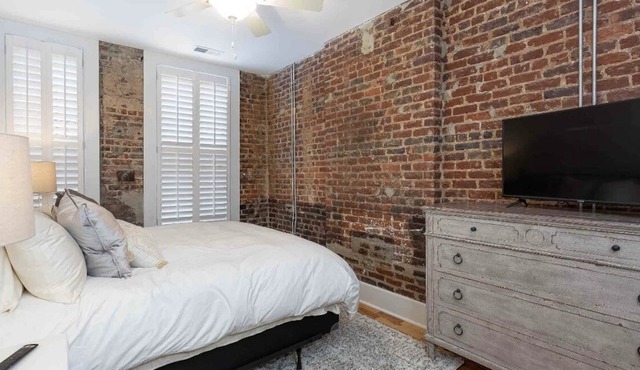 Stunning Luxury Loft in Theatre District