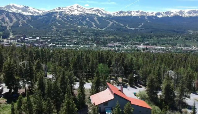 ⭐️Stunning Luxury Remodel, 5 min town, hot tub, near shuttle route! New kitchen