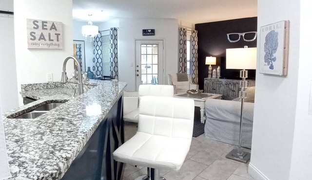 Stunning Luxury "SEA SALT CONDO" mins to Clearwater Beach w/Salt Wtr Pool, Gym