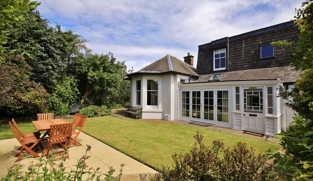 Stunning, luxury three bedroomed cottage hidden in the heart of St Andrews