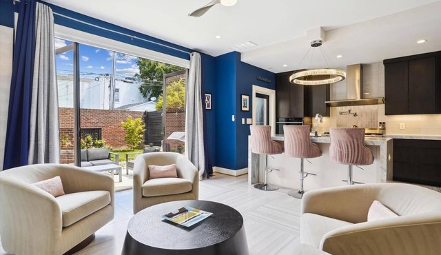 Stunning Luxury Townhome in Old Town Alexandria – Walk to Shops, Dining & Metro!