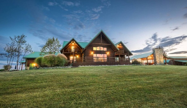 Stunning Luxury Lodge in the Heart of Ohio- 7000 square feet of enjoyment!