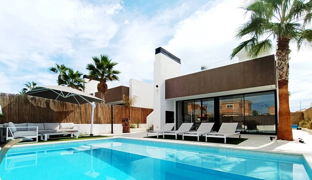 Stunning Luxury Villa in Sucina - Private Pool + Outdoor Kitchen