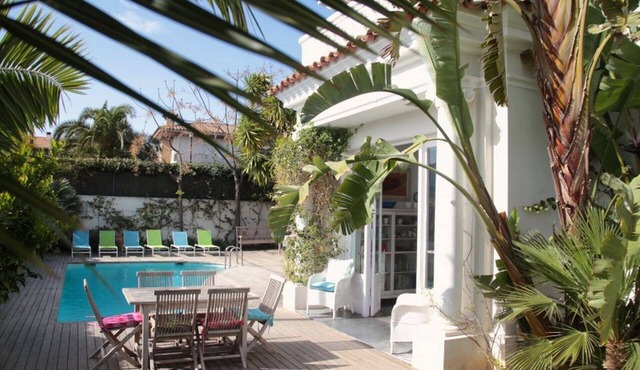 Stunning luxury villa with saline pool, 1 minute walk to beach ,family friendly