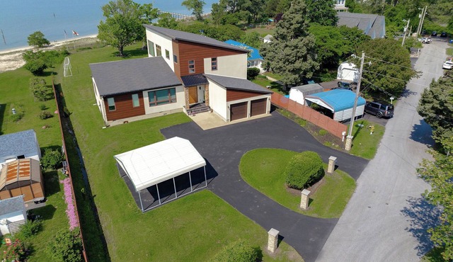 Stunning luxury waterfront beach house 90 minutes from the Nations Capital.