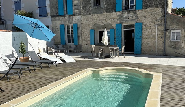 Stunning ‘Maison de Maitre’ with Private Pool, Near Cognac. Sleeps 10