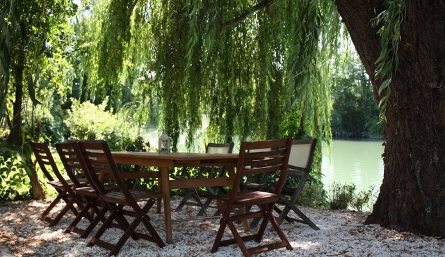 Stunning Maison Bourgeoise on the banks of the Charente, canoe from the door