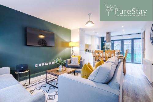 Stunning Manchester House Sleeps 10 with Parking by PureStay - Short Stays & Accommodation
