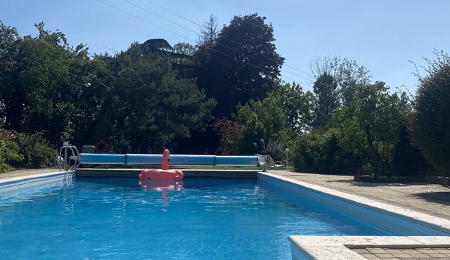 Stunning manoir, set in its own gated grounds with stunning pool