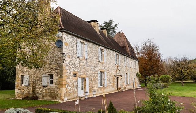 Stunning manor with private heated pool and tennis court on the Dordogne river