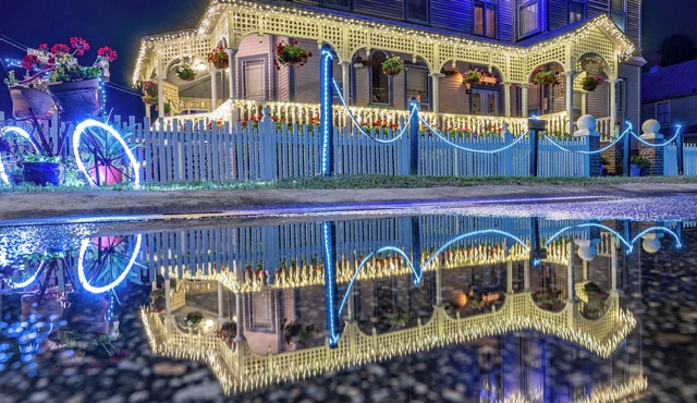 Stunning Mansion! Great for family gatherings. Hundreds of FIVE STAR Reviews.