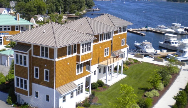 Stunning Marina Cottage - ON WATER