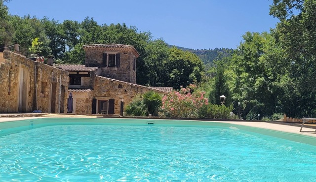 Stunning Mas with swimming pool "La Bergerie du Razès"