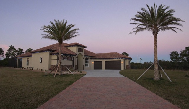 Stunning Mediterranean-style estate with spillover hot tub/pool! Atlantic Oasis!