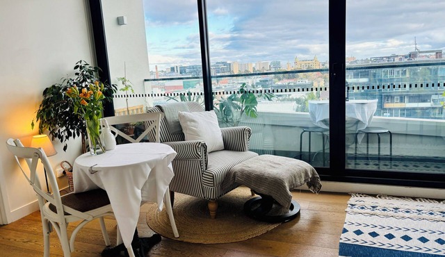 Stunning Melbourne Views by the river