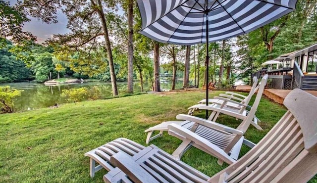 》Stunning Memphis Lake Front Home/Lakeview Escape w/Spacious Layout!《