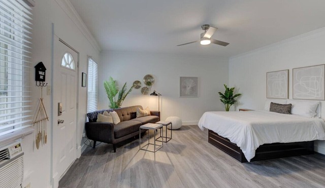 Stunning Memphis` Neighborhood-Guest House Retreat