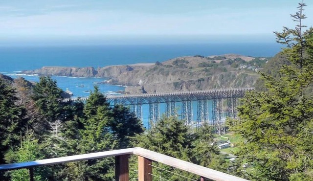 Stunning Mendocino Coast Views!