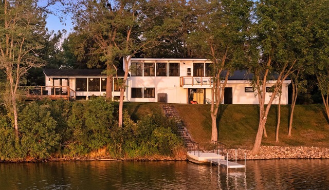 Stunning Mid-Century Lakeside Retreat on Cedar Lake in Nashua