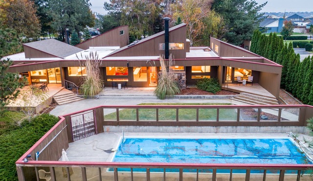 Stunning Mid-Century Inspired Lake House, Private Pool, Jet-ski & Boat Dock!