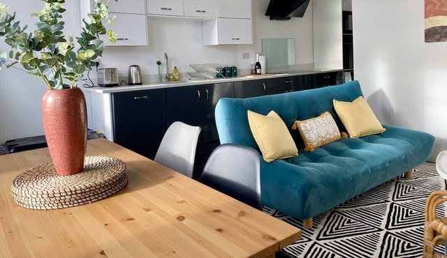 Stunning Modern Seaside Apartment in Leigh-on-Sea