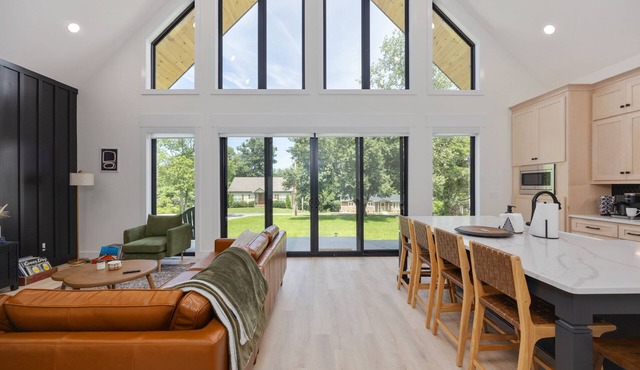 Stunning modern 2-bedroom Aframe with Barren River lake view near Mammoth Cave