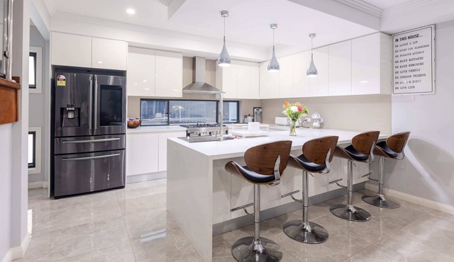 Stunning Modern 5BR Pet Friendly Home