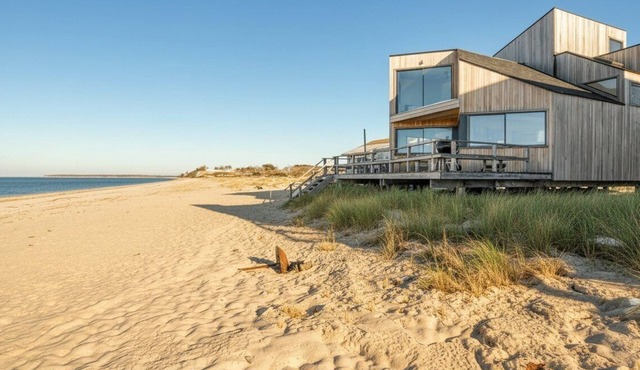 Stunning modern beachfront home in Southampton, ideal for small groups and.