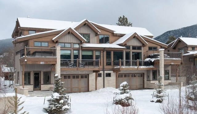 Stunning, Modern, Brand New Luxury in the Sanctuary at Keystone with Private Hot Tub