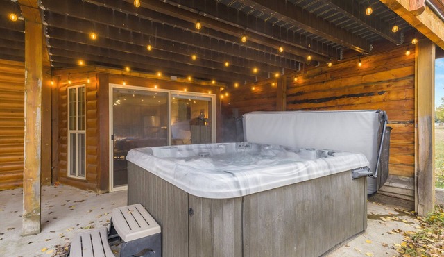 Stunning Modern Cabin,A/C, Hot Tub, Yellowstone & Grand Targhee Adventures!