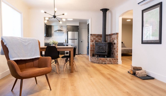 Stunning Modern Downtown House w/Wood Stove + Hot Tub