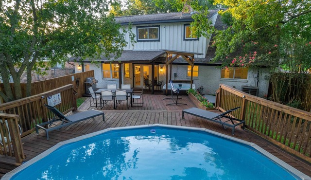Stunning Modern Dream Home w Pool, Grill, Foosball