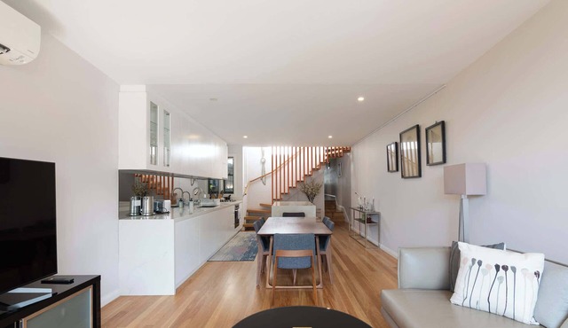Stunning Modern Home in Erskineville w AC and Parking