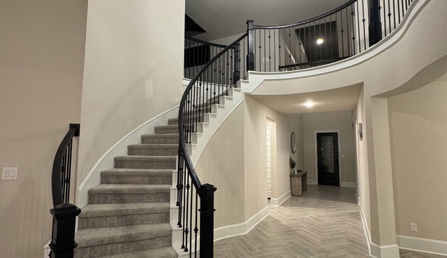 Stunning Modern Houston Home- NO access to lagoon