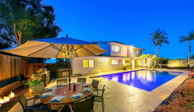 Stunning Modern La Jolla Home w/Private Hot Tub & Pool, Balcony, Deck, Free WiFi