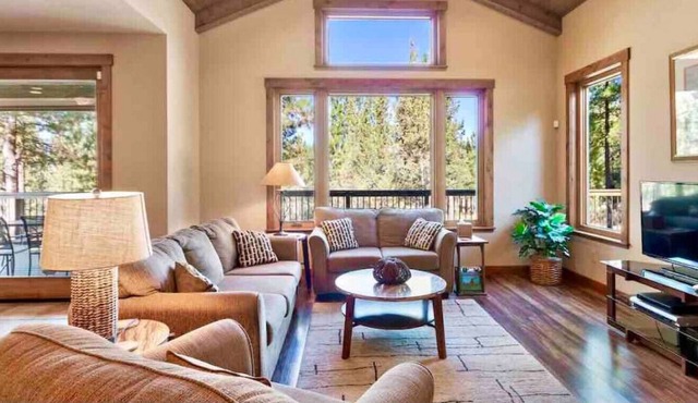 Stunning Modern Mountain Cabin | Privacy | Nakoma Resort | Heat/AC