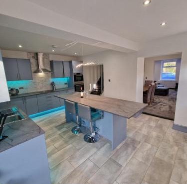 Stunning Modern Riverside Cottage