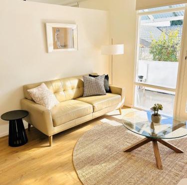 Stunning Modern Self-contained Apartment