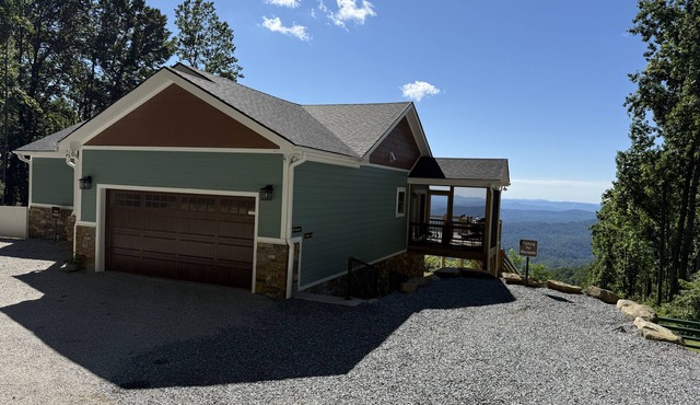 Stunning mountain view home in Little Switzerland with large viewing deck