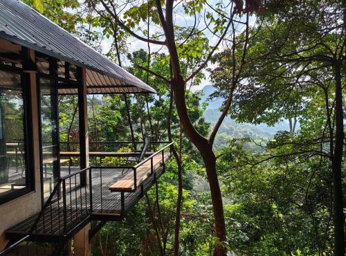 Stunning Mountain View Lodge with Pool Lauhaus2