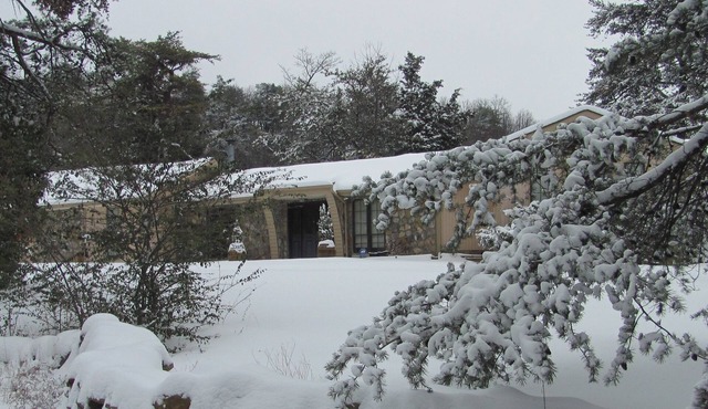 Stunning Mountain Lake, Private Forest, Beautiful 4 BR & 4 BA