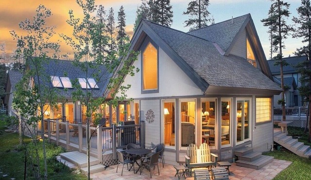 Stunning Mountain Retreat Between Slopes And Town